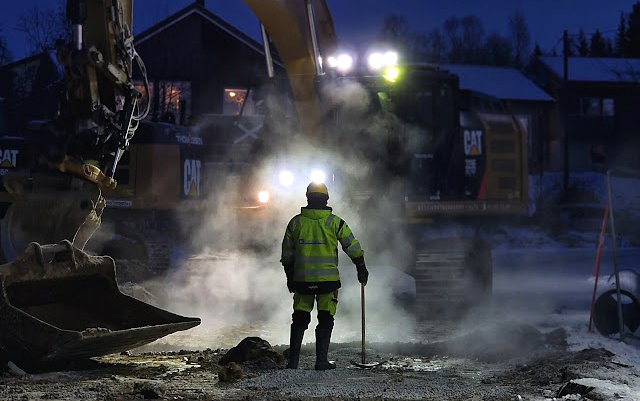 Den spesielle stemningen i dette bildet gjorde at det stakk av med seieren forrige gang. Det er tatt på et VA-prosjekt i Tromsø. Nå kan det være din tur til å vinne! (Foto: Jyri Lahdenperä)