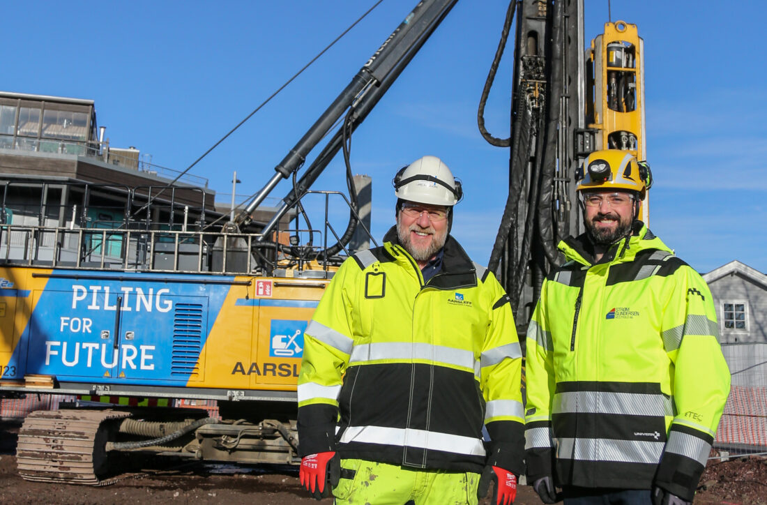 Daglig leder Lars Aulesjord i Aarsleff Fundamentering & Boring (t.v.), og Ola Sandum, prosjektleder hos Strøm Gundersen Vestfold AS. (Foto: Runar F. Daler)