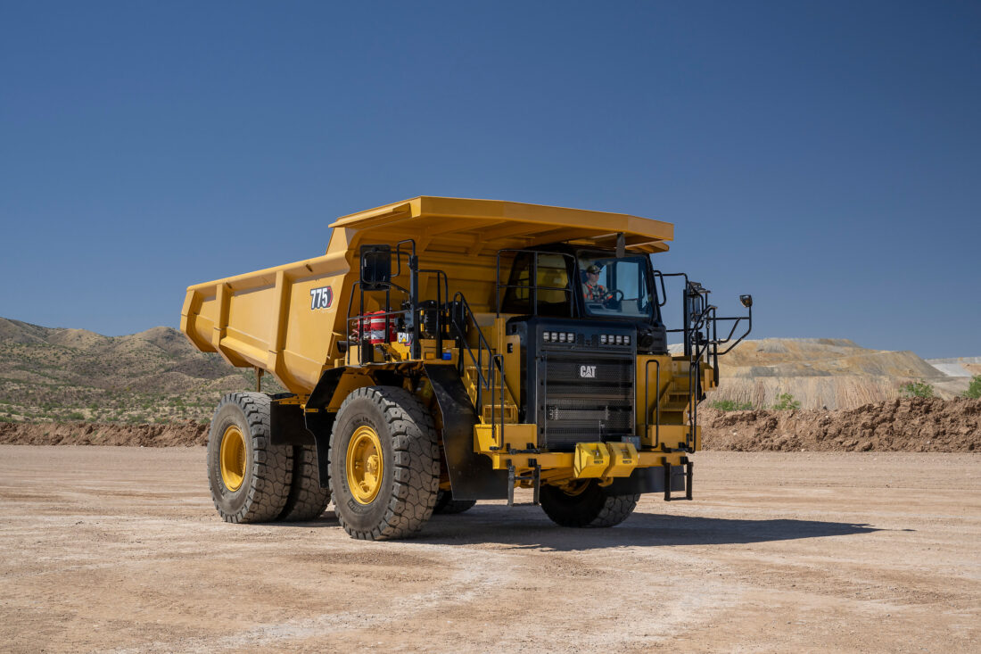 Cat 775 Next Gen har dumperkasse med helt nytt design og lettere chassis som gir mer nyttelast. Den har også mer sikkerhetsutstyr og ny forstilling som skal gi økt kjørekomfort. (Foto: Caterpillar)