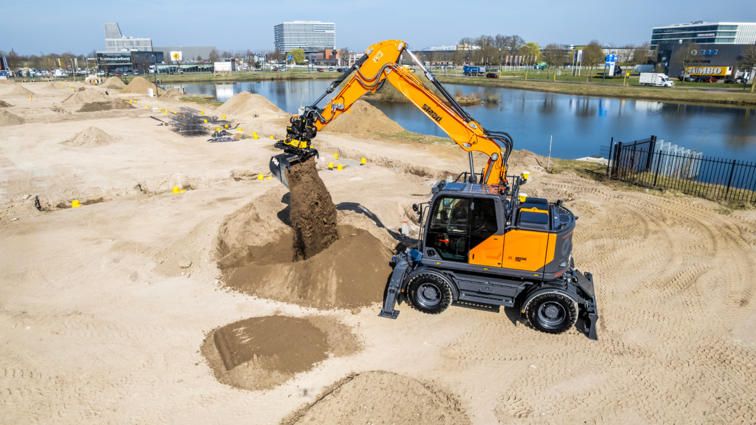 Nederlandske Staad B.V. har i mange år bygget om dieselmaskiner til batterielektrisk drift. Nå har de utviklet og bygget en helt ny batterielektrisk 17-tonns hjulgraver som vil ha premiere på Bauma. (Foto: Staad B.V.)
