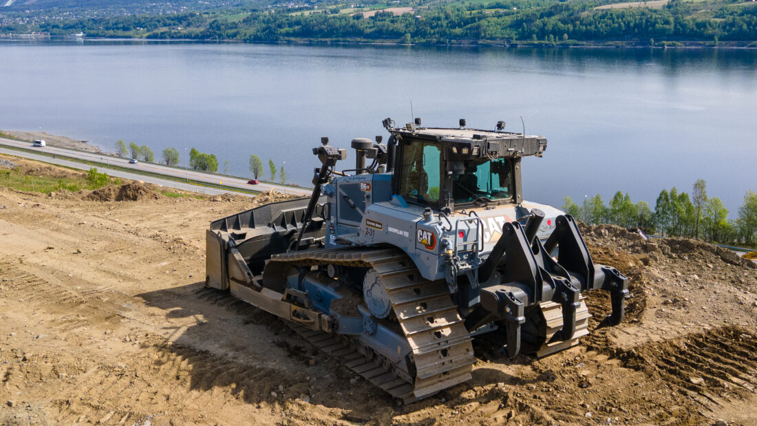 Lesja Bulldozerlag kjøpte eneste jubileumsdoser som Pon Equipment fikk tildelt for salg i Norge. (Foto: Pon Equipment)