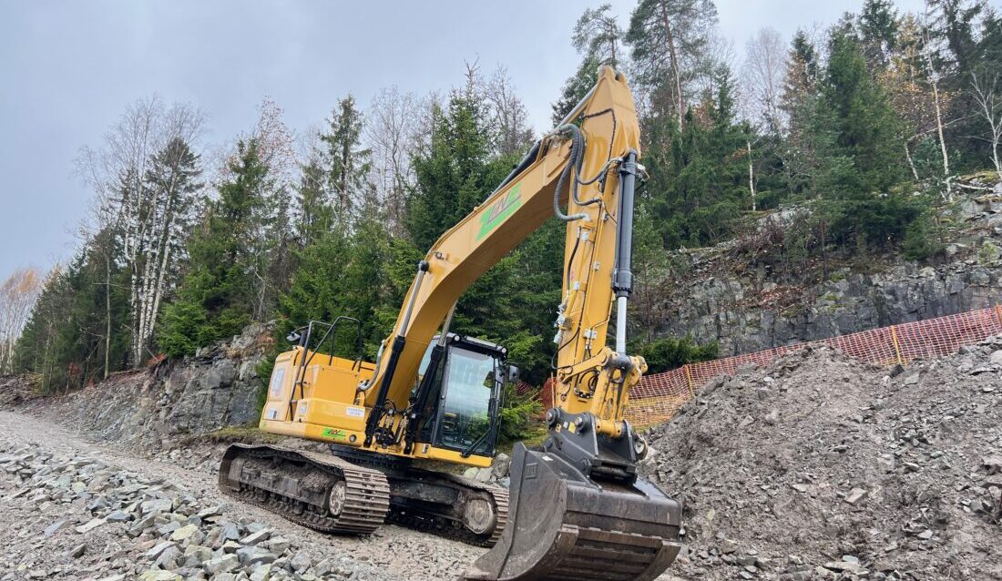 Elektrisk beltegraver ved Sande i Vestfold. (Foto: Bane NOR)